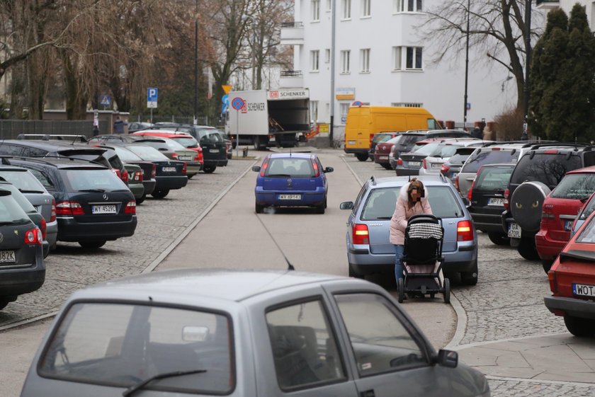 Zróbcie parking, a nie wystawę!