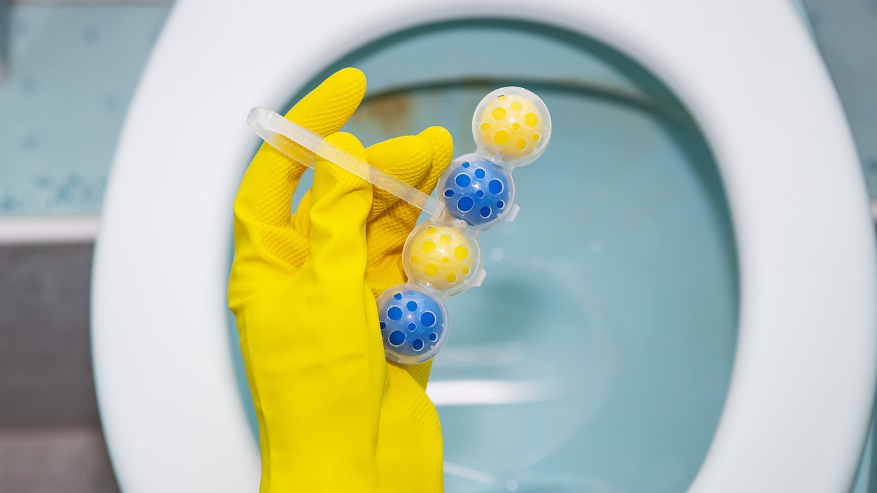 O sviežu toaletu sa postará aj doma vyrobený osviežovač.