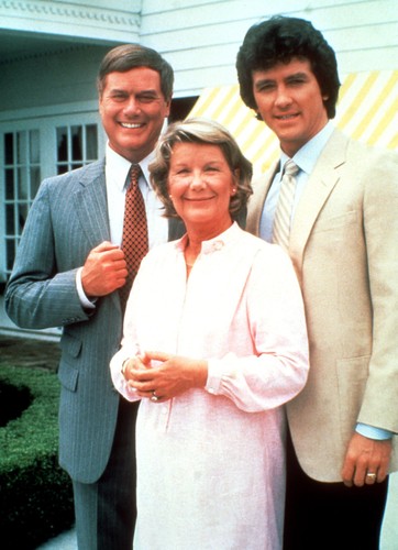 Larry Hagman, Barabara Bel Geddes i Patrick Duffy w serialu 'Dallas'