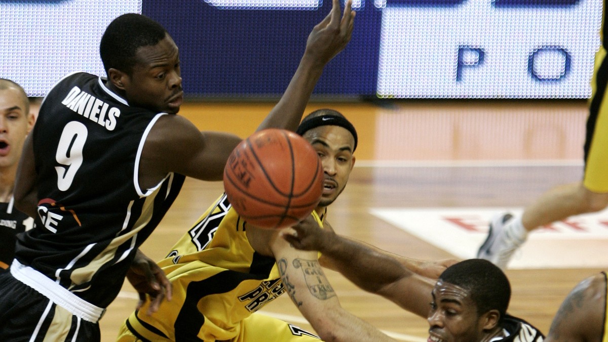 W piątym meczu finałowym Polskiej Ligi Koszykówki Asseco Prokom Sopot pokonał PGE Turów Zgorzelec 96:74 i wygrywając rywalizację play off 4:1 zapewnił sobie tytuł mistrza Polski. To szósty tytuł mistrzowski z rzędu drużyny z Sopotu.