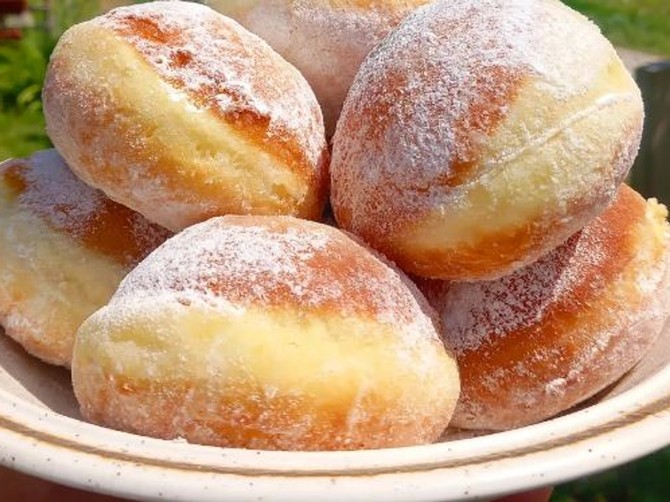 Dragica ima najbolji recept za domaće krofne: Lagane su, šupljikave i savršeno rumene