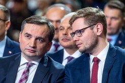 Organizacje NGO jak 'zagraniczni agenci'. Kontrowersje wokół projektu Ziobry i Wosia