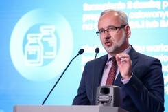 Szczepienie czwartą dawką dla osób powyżej 12. roku życia. Niedzielski podał TERMIN