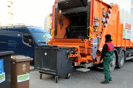 "Rz": Firmy zapłacą mniej za wywóz śmieci, to mieszkańcy dostaną po kieszeni