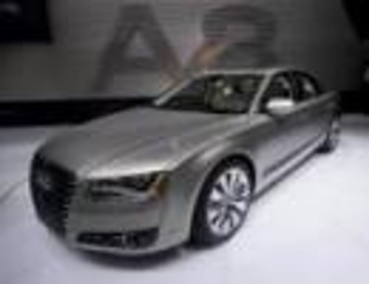 Audi A8 prezentowane podczas salonu motoryzacyjnego w Detroit.