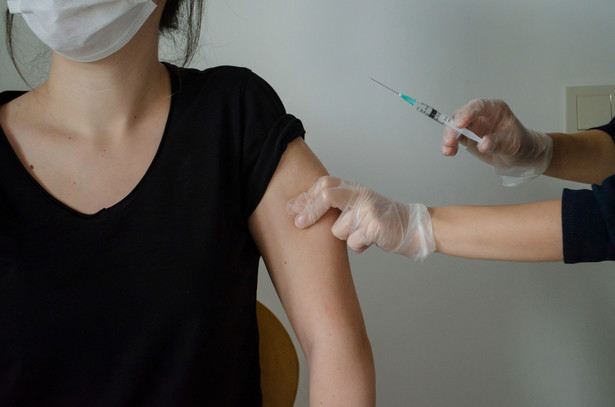 W Polsce od końca grudnia, gdy rozpoczęto szczepienia przeciw COVID-19, wykonano 32,1 mln szczepień