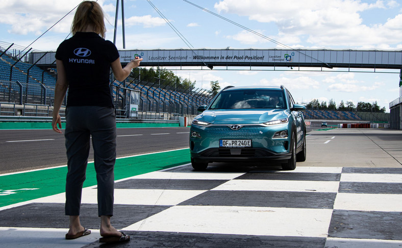 Hyundai Kona Electric z rekordem zasięgu na jednym