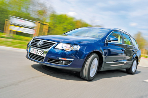 Volkswagen Passat kontra Renault Laguna, Ford Mondeo i Citroen C5 - Nowe turbo kombi na wakacje