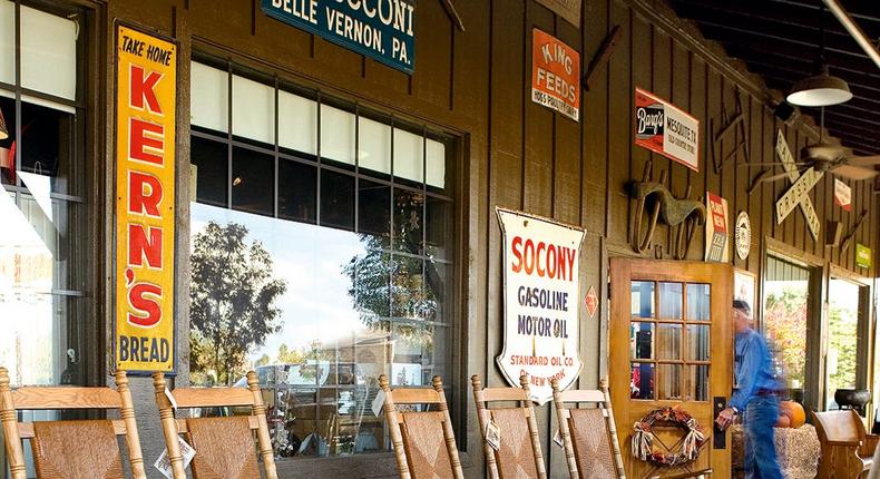 Cracker Barrel's restaurants often include rocking chairs on the front porch. Cracker Barrel