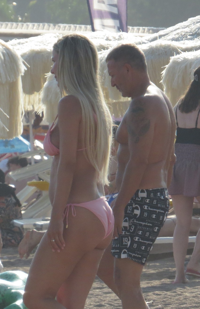 Vesna i Đole na plaži u Bečićima
