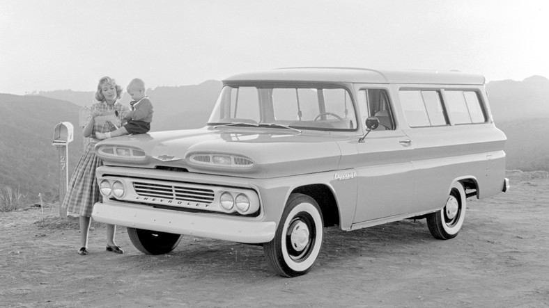 Chevrolet Suburban V (wersja sprzed liftingu; 1960-1961)