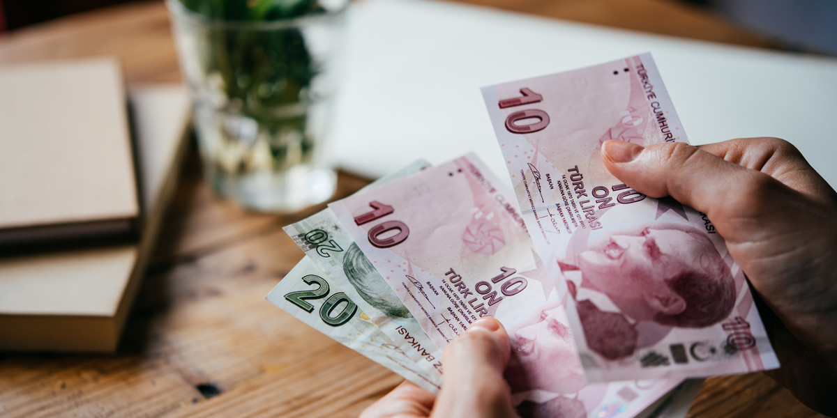 Aby zatrzymać niekontrolowane osłabienie liry bank centralny w Ankarze przeprowadził w ostatnich dniach interwencje na rynku walutowym.