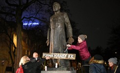 'Pomnik hańby Kościoła katolickiego'. Protest pod figurą ks. Henryka Jankowskiego