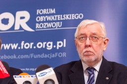 Stępień: Uchwalenie ustawy o TK to koniec konstytucji