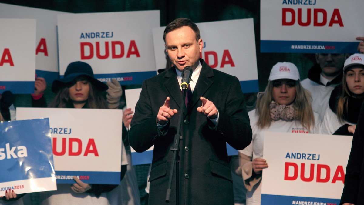 Kandydat PiS na prezydenta Andrzej Duda na sobotnim spotkaniu z leśnikami w Spale (Łódzkie) podkreślił, że jest zwolennikiem silnego państwa, do którego należą zasoby naturalne. Zapewnił, że jeśli wygra wybory, to nie dopuści do prywatyzacji Lasów Państwowych.