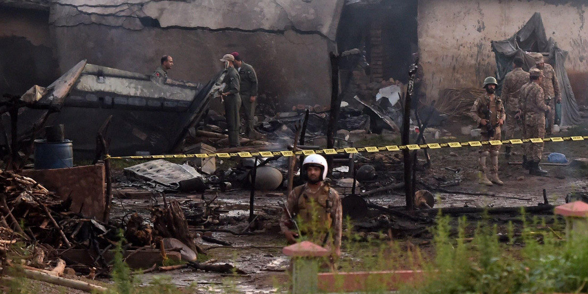 Pakistan: samolot wojskowy spadł na domy. 17 ofiar śmiertelnych