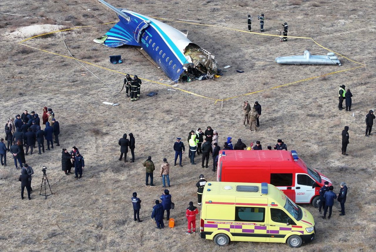W samolot Azerbaijan Airlines trafiła rosyjska rakieta. Rosjanie zaprzeczają: To mgła była przyczyną katastrofy