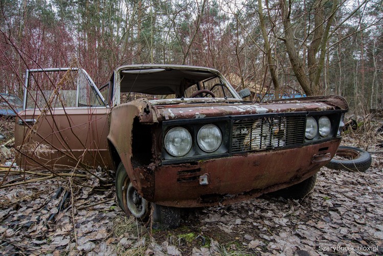 Cmentarzysko samochodów pod Warszawą
