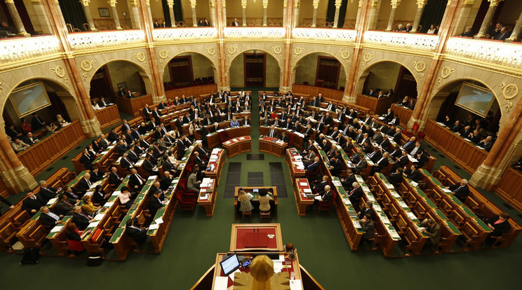 Rendkívüli ülésen kérdezik Orbán Viktort /Foto: Fuszek Gábor