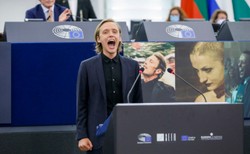 Bartosz Bielenia krzyczał w PE. "Jedyne, co mogę dziś zrobić"