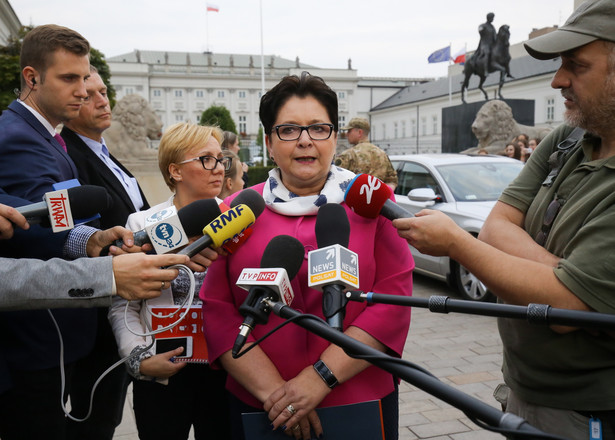 "Podarowałam mu święty obrazek". Szefowa MSW o kulisach spotkania z prezydentem