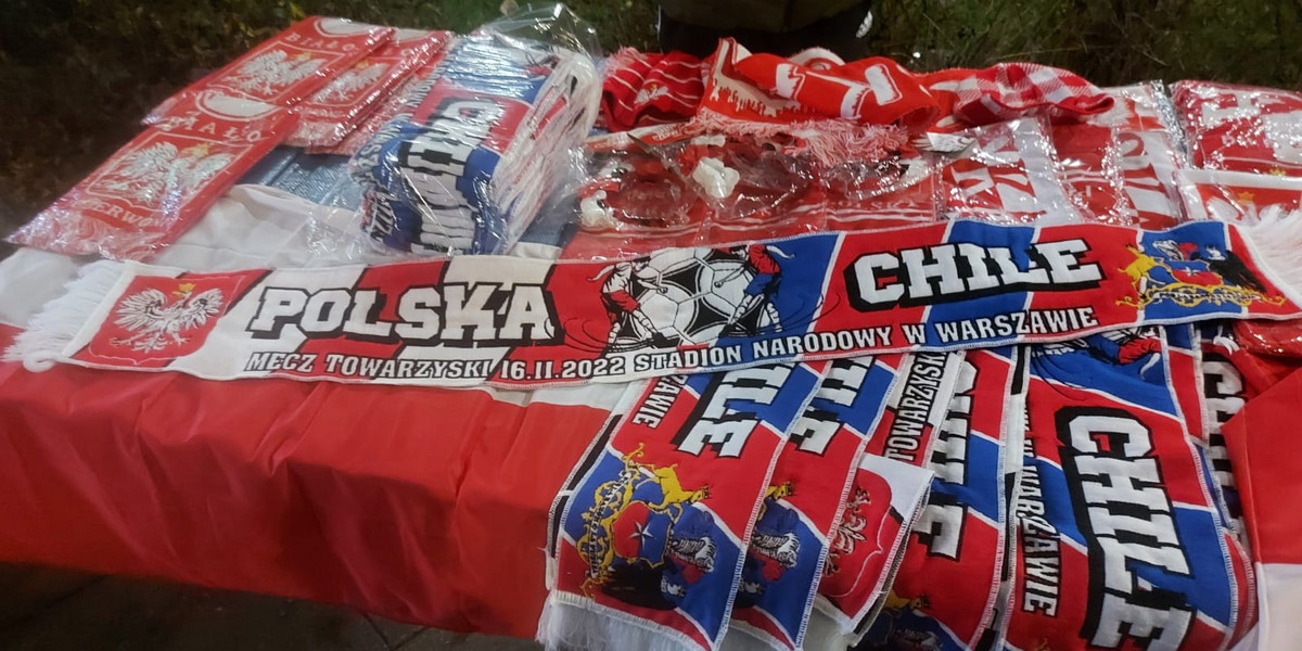 Pamiątkowy szalik z meczu Polska - Chile