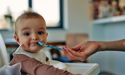 Śniadanie dla niemowlęcia. Dlaczego pierwszy posiłek jest tak ważny?