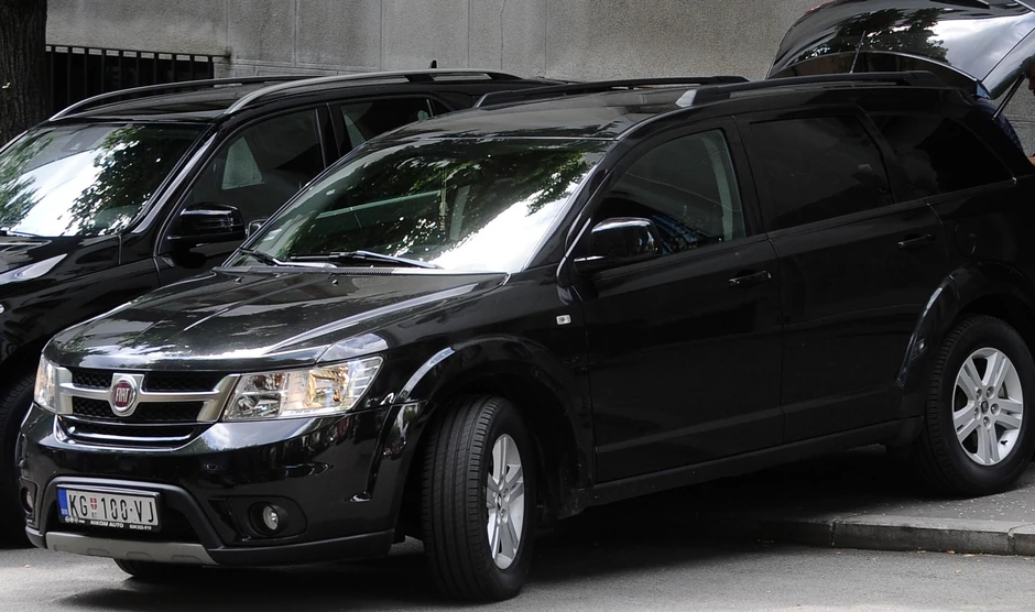 Na džip stavio registarske tablice sa inicijalima svog imena: KG 100 VJ