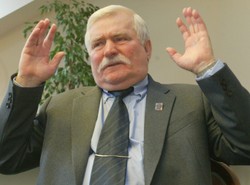 Z konta Wałęsy zniknęło pół miliona złotych