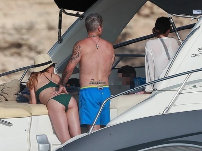 Čuveni pevač spavao sa taštom, sa suprugom više nema intimne odnose