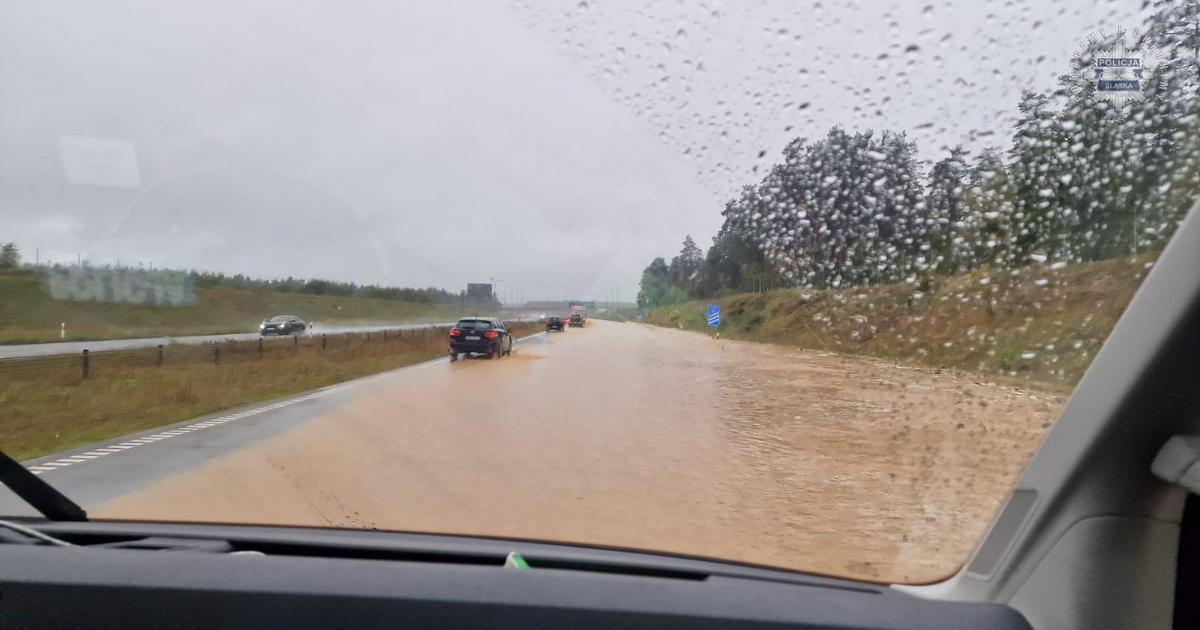  Całkowicie zalana autostrada A1 w stronę Ostrawy