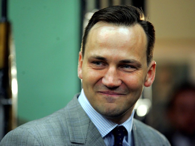 Był wiceministrem obrony narodowej w rządzie Olszewskiego