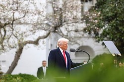 Donald Trump ogłasza rewolucję celną: Historyczny dekret. Chodzi o kraje całego świata