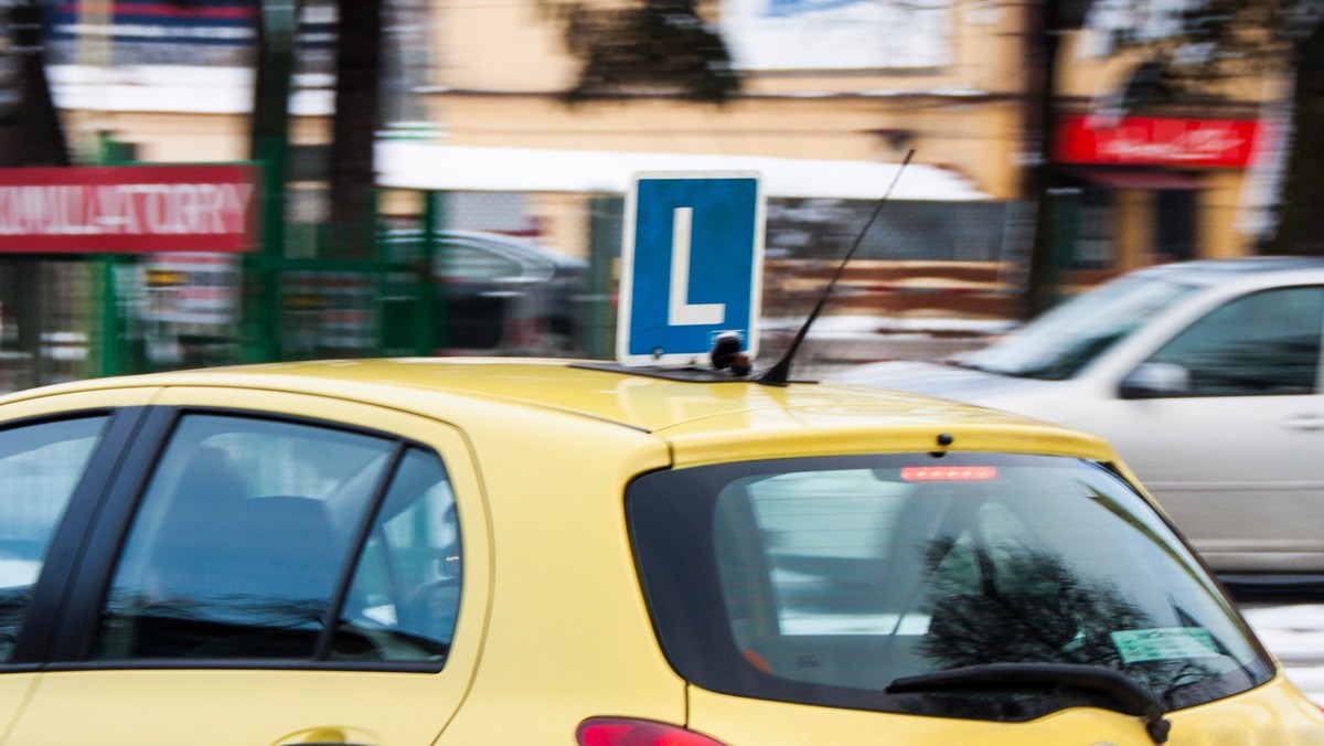 Brak wymaganych dokumentów, brak aktualnych badań technicznych, niesprawne oświetlenie zewnętrzne pojazdu oraz brak obowiązkowego wyposażenia pojazdu to nieprawidłowości, które ujawnione zostały przez zielonogórskich policjantów podczas przeprowadzonej akcji "Nauka jazdy”.