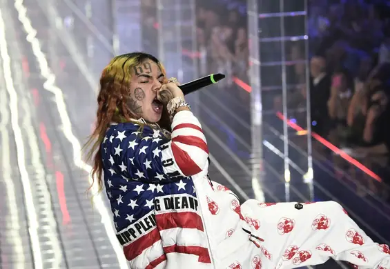 6ix9ine może dostać dożywocie. Duszenie fana i seks z nieletnią to tylko początek listy grzechów