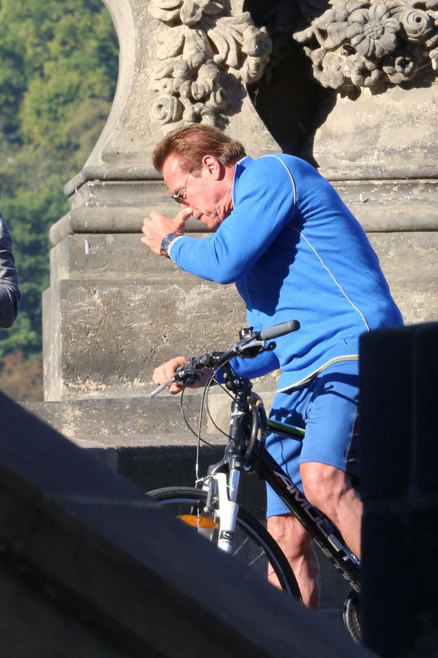 Arnold Schwarzenegger na przejażdżce rowerowej po Pradze