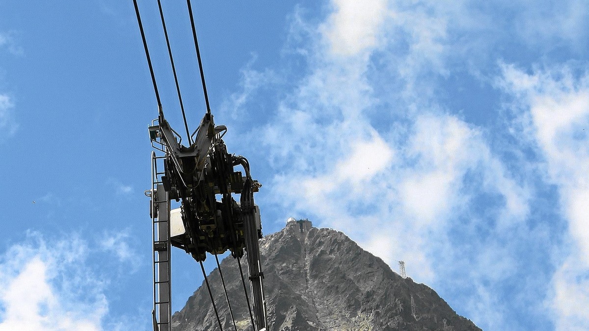 Przedstawiciele konsorcjum czterech polskich gmin i słowackiej firmy Tatry Mountain Resorts są zaskoczeni odrzuceniem przez PKP ich oferty kupna akcji Polskich Kolei Linowych. Zdaniem włodarzy gmin konsorcjum gwarantowało inwestycje na rozwój na poziomie 500 mln zł.