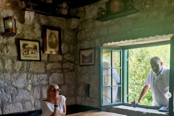 (FOTO) ANA DIVAC POKAZALA RODNI KRAJ Emotivna objava raznežila mnoge, društvo joj pravi Vlade - Nestvarni prizori ostavljaju bez daha: "Povratak korenima"