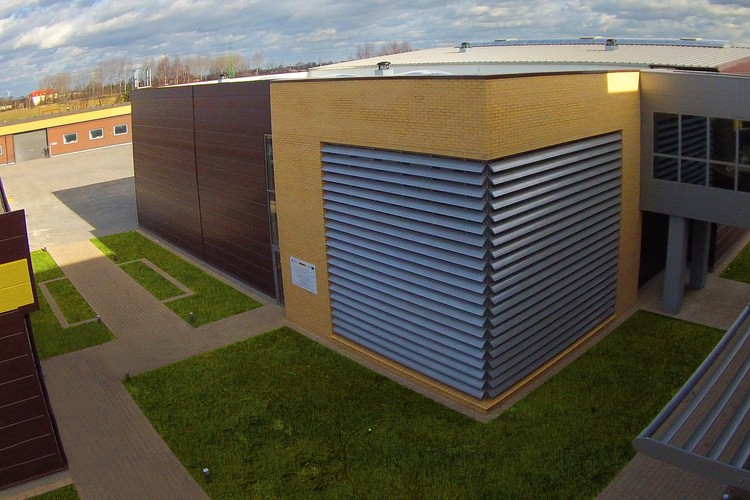 'Inwestycja w centrum badawczo-rozwojowe to kolejny krok na drodze do osiągnięcia pozycji technologicznego lidera na europejskim rynku. Chcemy dawać klientom 100 proc. gwarancję niezawodności naszych produktów. Chcemy zatrudniać najzdolniejszych inżynierów i naukowców, aby nasze produkty były najlepsze na rynku – zarówno pod względem technologicznym, jak i jakościowym. To ugruntuje przewagę konkurencyjną Wieltonu na rynku europejskim w perspektywie długofalowej' – poinformował w komunikacie Mariusz Golec, Prezes Zarządu Wieltonu.