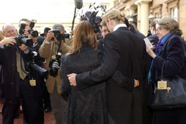 UHODILA ga dok je bio mega popularan, njegova majka je NIJE HTELA ZA SNAJU, ali se svadba desila! Danas se kunu u ljubav, ali se svi pitaju  - brak na mišiće ili realna priča?