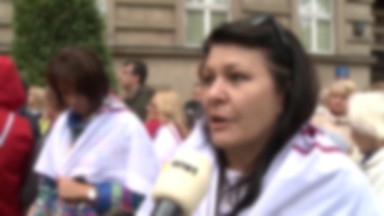 Protest nauczycieli przed Ministerstwem Edukacji. "Trzeba mieć sztywny kręgosłup"