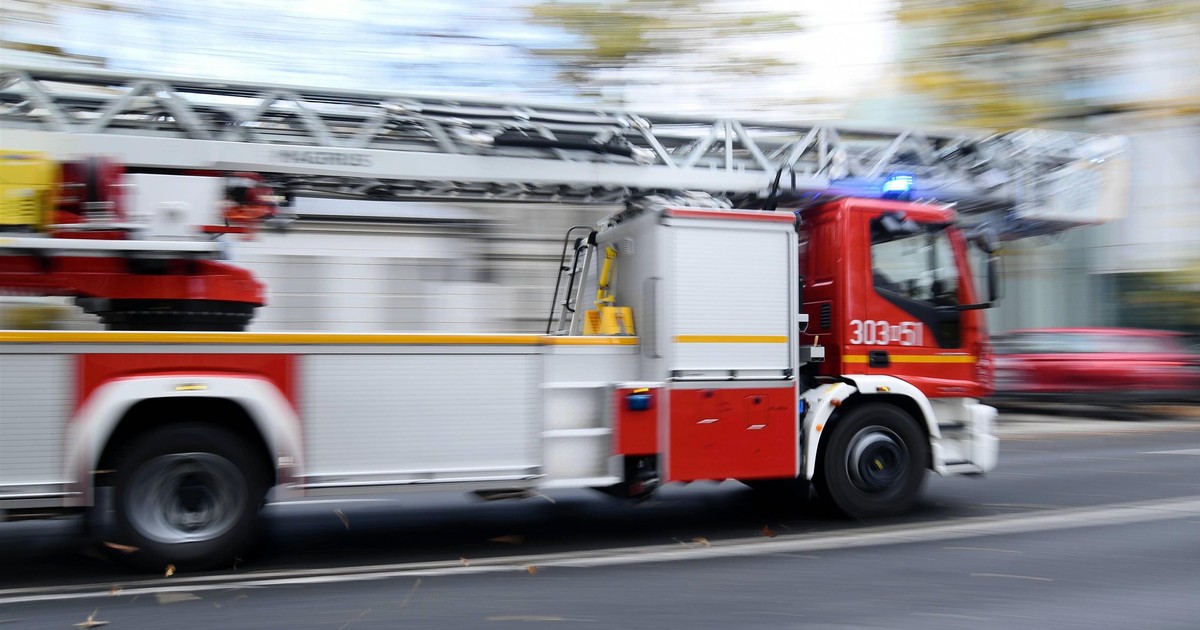 Pożar w szkole pod Warszawą! Elewacja w ogniu, ewakuacja 230 osób