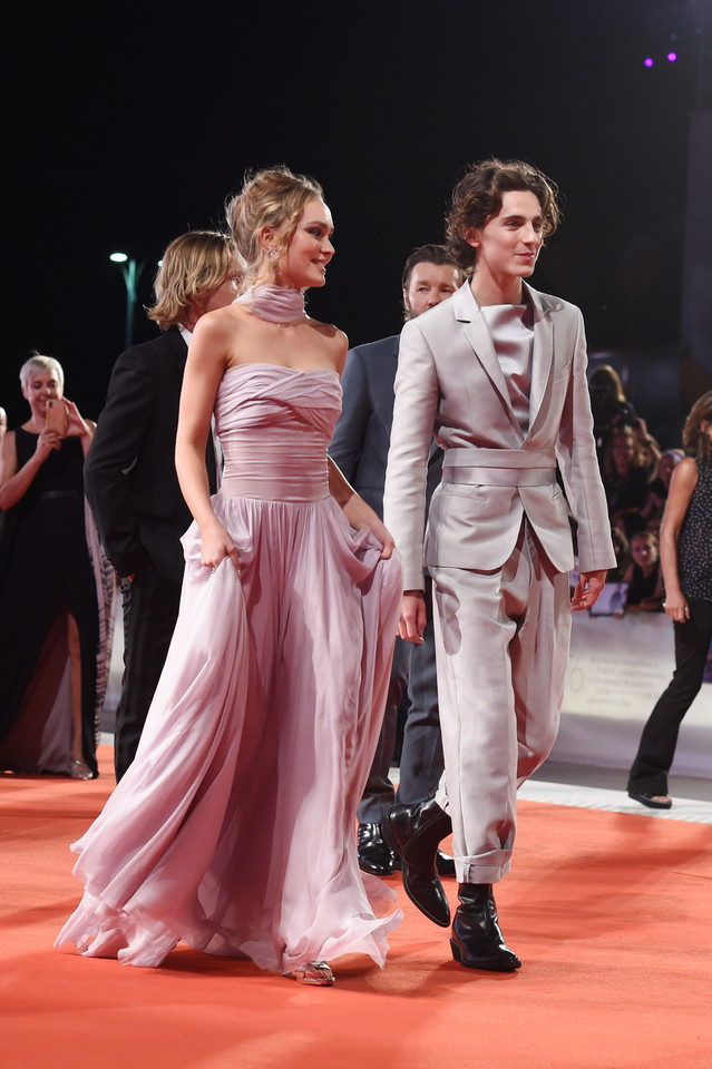 Lily-Rose Depp i Timothee Chalamet na premierze "Króla"