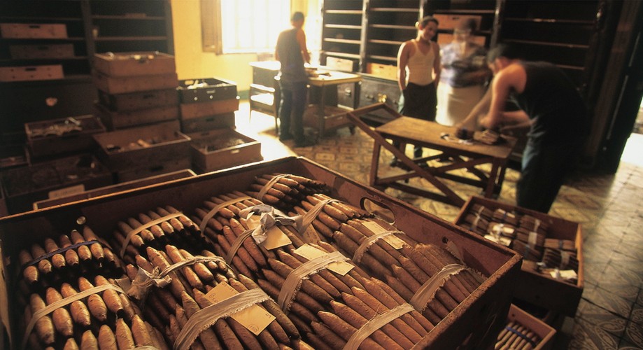 Będąc na wyspie, koniecznie trzeba spróbować cygaro - tam smakuje najlepiej