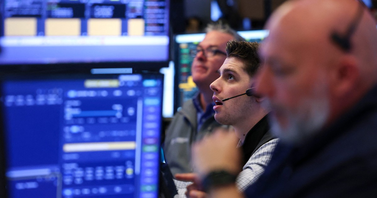 A longtime strategist says 6 warning signs point to a 20% drop in ...