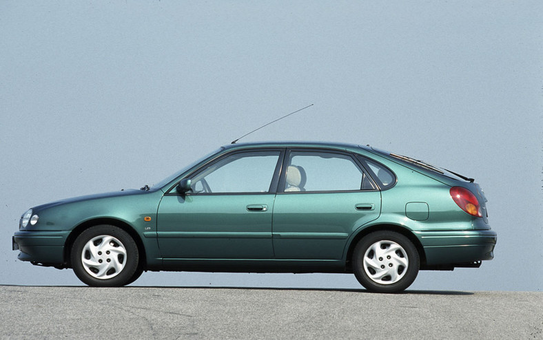 Toyota Corolla VIII 4 850 zł - Polecamy wersję 1.4 lub 1.6/1999 r.