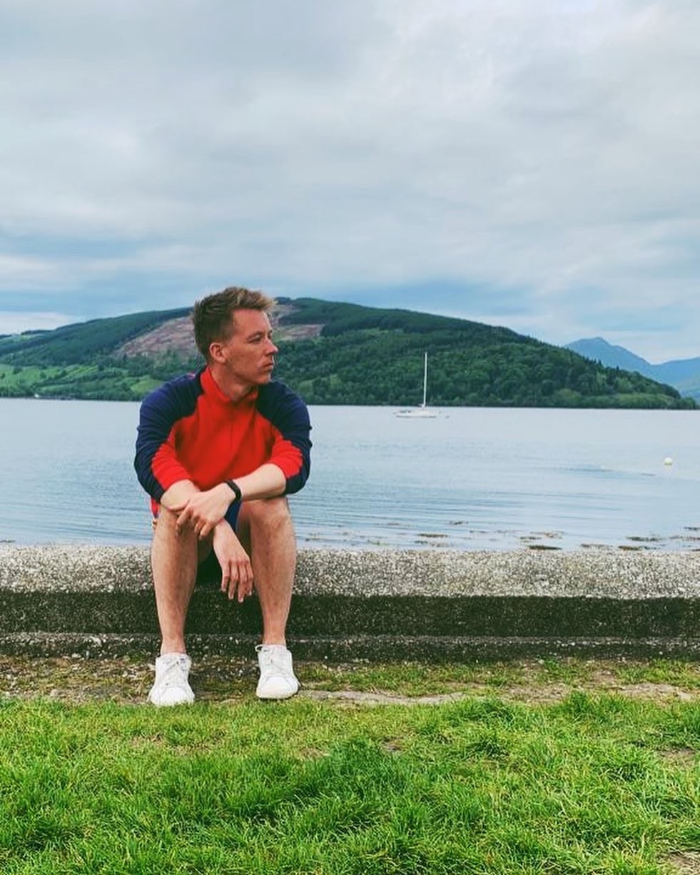 Moderátor Nick Sheridan náhle zomrel.