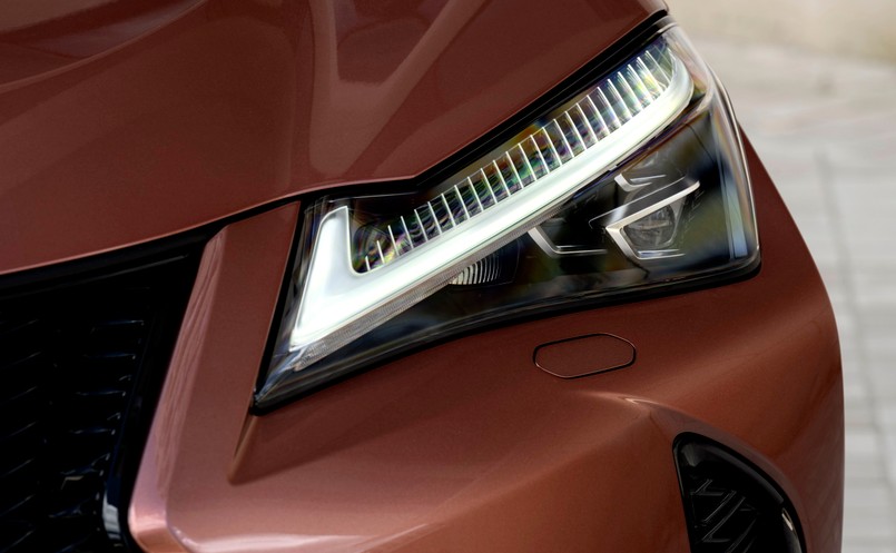 Nowy Lexus UX 300h z hybrydą 5. generacji wszystko robi lepiej niż poprzedni UX 250h