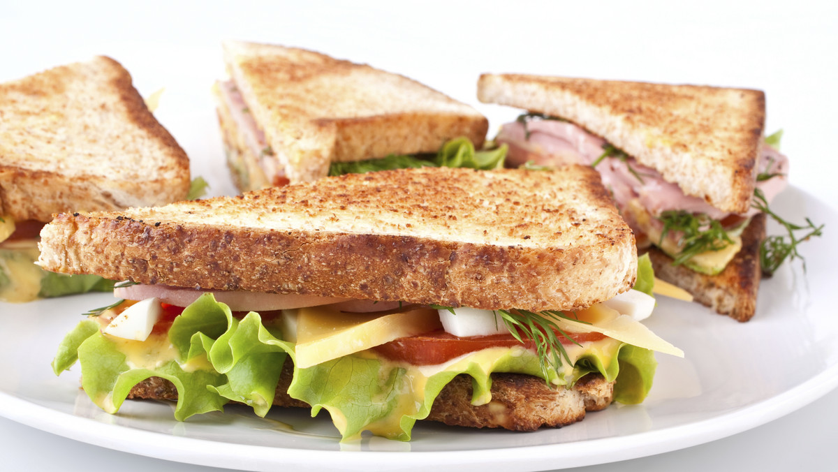 Miejscowość Sandwich w hrabstwie Kent w południowo-wschodniej Anglii w czasie weekendu obchodziła 250. rocznicę wynalezienia kanapki. Popularny sandwicz składał się początkowo z dwóch kromek pieczywa z plasterkiem wołowiny w środku.