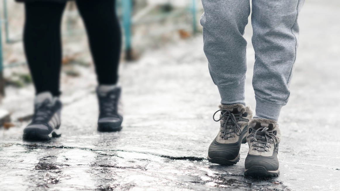 Na viacerých miestach na území Slovenska hrozí poľadovica. (ilustračné foto)